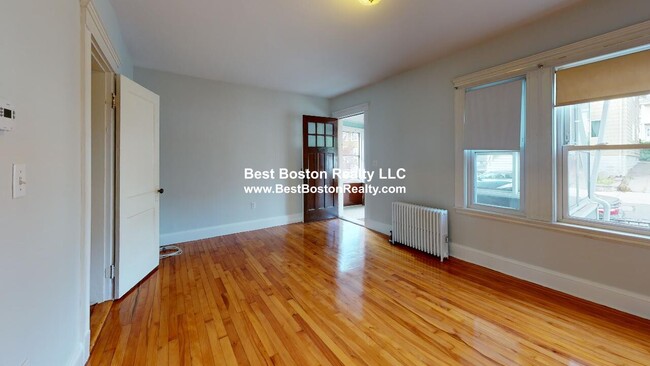 Building Photo - 46 Fairfax St Rental