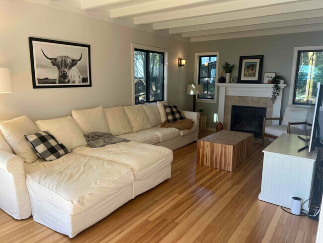 Photo - 11557 Holmes Point Dr NE