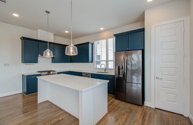 Building Photo - 2812 Grand Fountains Dr Unit I