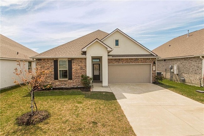 Building Photo - 717 W Lakeshore Landing Dr