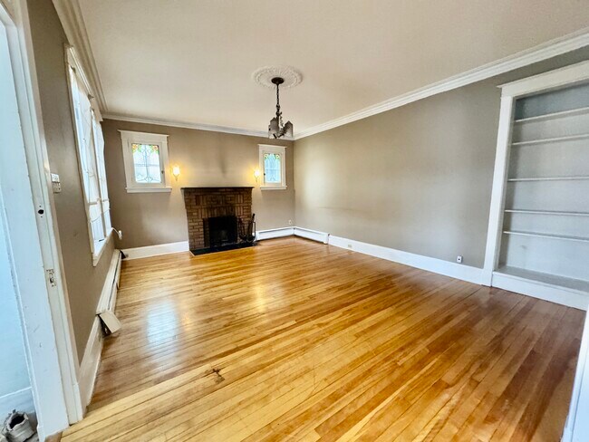 Photo - Bright and relaxed 2-bedroom + Den apartment in Lower Town, Ottawa Unit Main