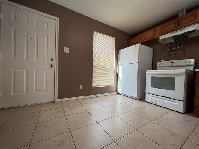 Photo - 3-Bedroom, 2-Bathroom Duplex in A Convenie...