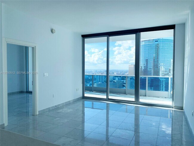 Photo - 200 S Biscayne Blvd Unidad 4412