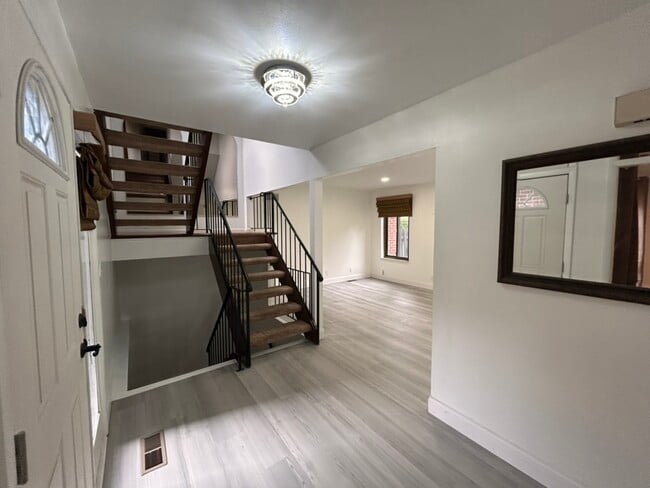 Photo - 3069 Lindenwood Dr