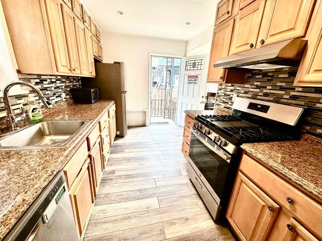 Photo - 163 Jewett Ave