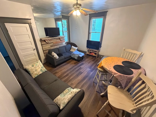 Photo - 263 Dunseith St