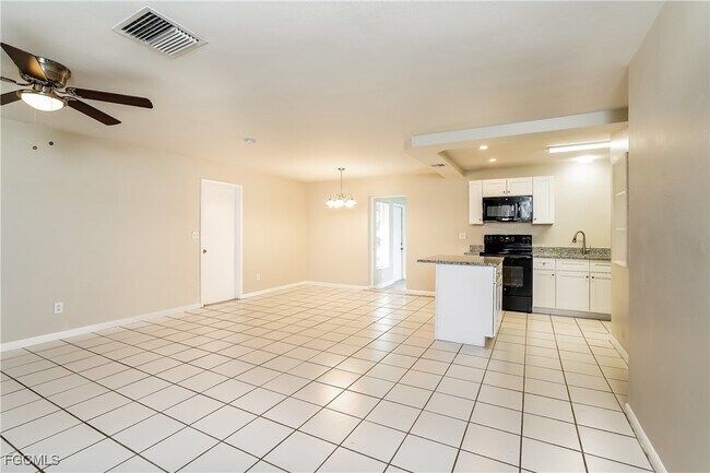 Photo - 330 SE 46th Ln