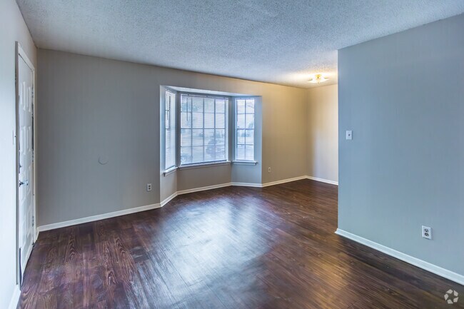 1BR, 1BA - 750SF - Living Room