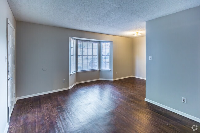 1BR, 1BA - 750SF - Living Room - Southern Place