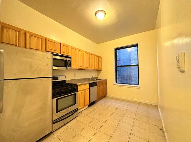 Photo - 408 W 130th St