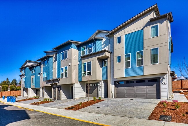 Building Photo - New Modern 2BD/2.5BTH Townhome for Lease in Lynnwood - Small Pet Friendly!