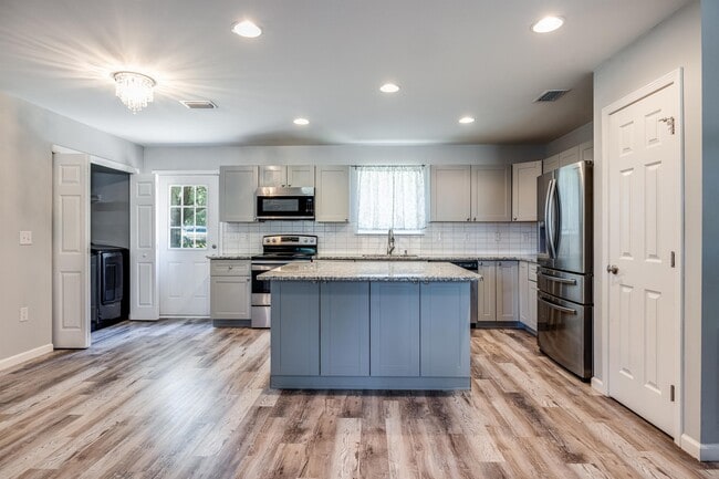 Photo - 3071 Highland Ave