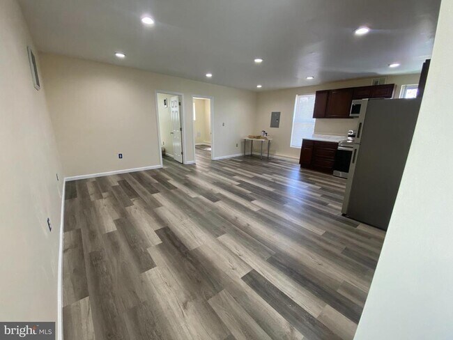 Photo - 17-REAR W 2nd St Unidad 203