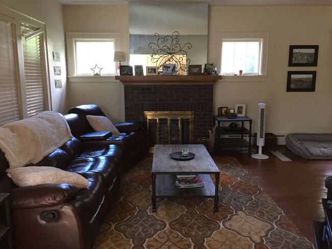 Photo - 630 N 16th Ave E