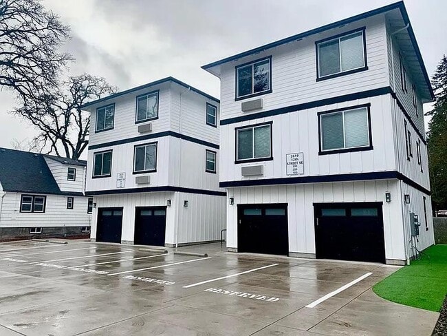 Photo - 2633 12th St SE