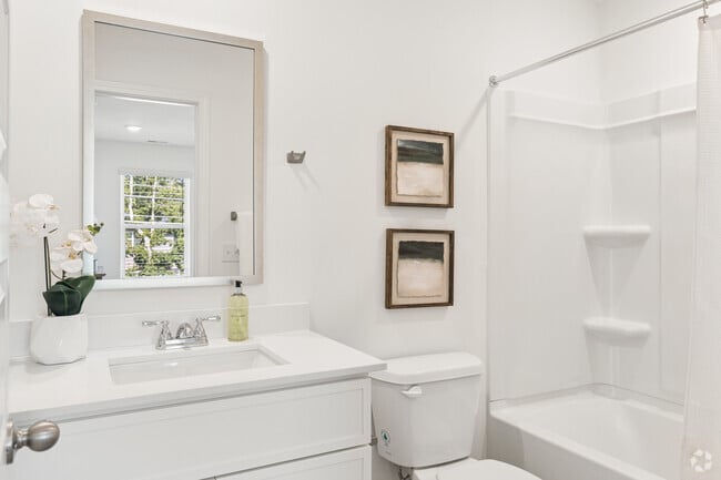 Eberly - 3BR, 2.5BA - 1,378SF - 2nd Bathroom