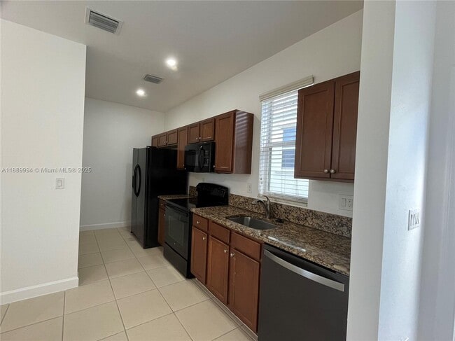 Photo - 17077 SW 93rd St Unidad Rear
