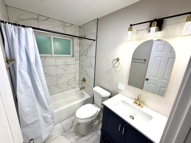 Building Photo - 745 Wilbud Dr