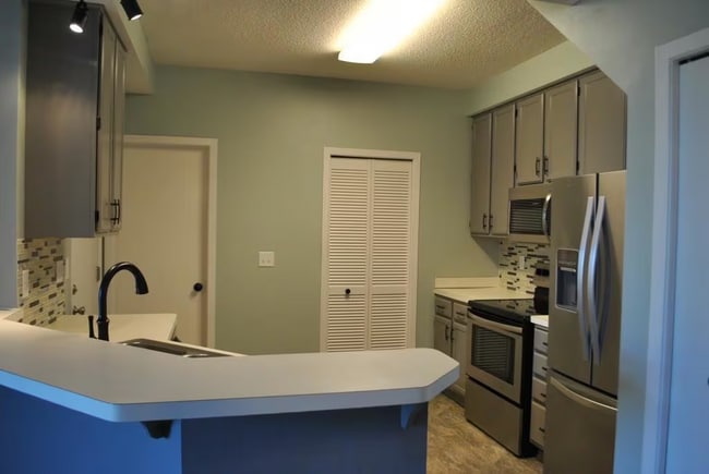 Kitchen - 9305 Turnberry Alcove