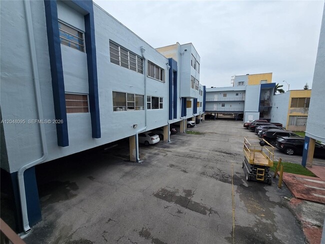 Building Photo - 1555 W 44th Pl Unit 235