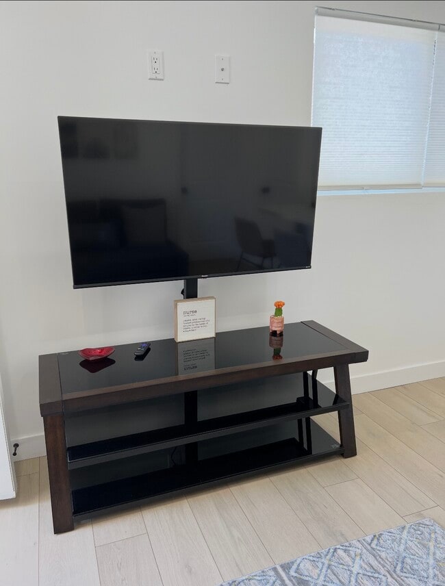 Photo - 9528 1/2 Redfern Ave