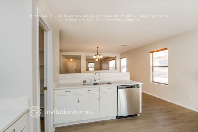 Photo - 3823 S Oxley St