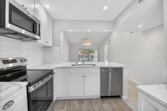 Photo - 6649 Somerset Dr Unit A206