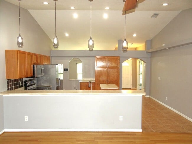 Photo - 4 bedroom & 2 bath home off of Bloomingdale Ave.