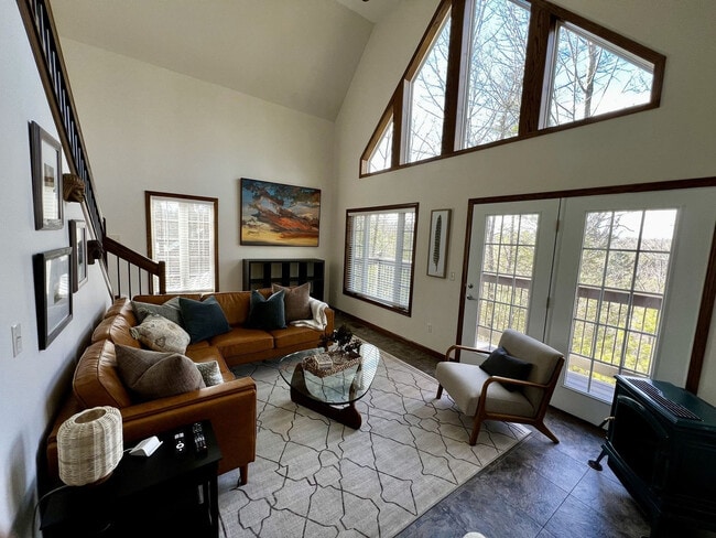 Building Photo - 380 Village Dr Unit ID1247116P Rental