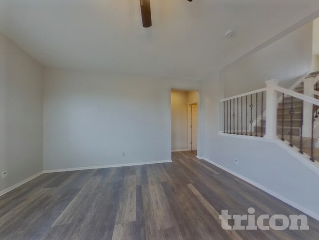 Photo - 115 Dunsinane Ln