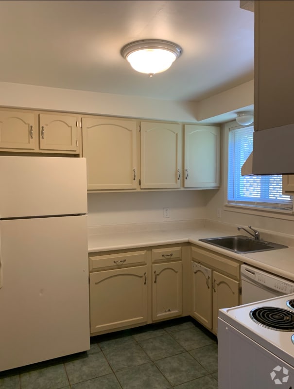 Building Photo - 252 West St Rental