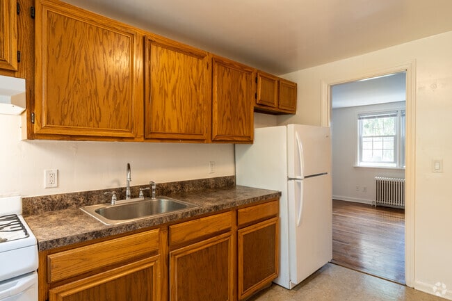 Kitchen - 4 Rm, 2 Bd, 1 Ba - 700SF - Garfield Park Apartments