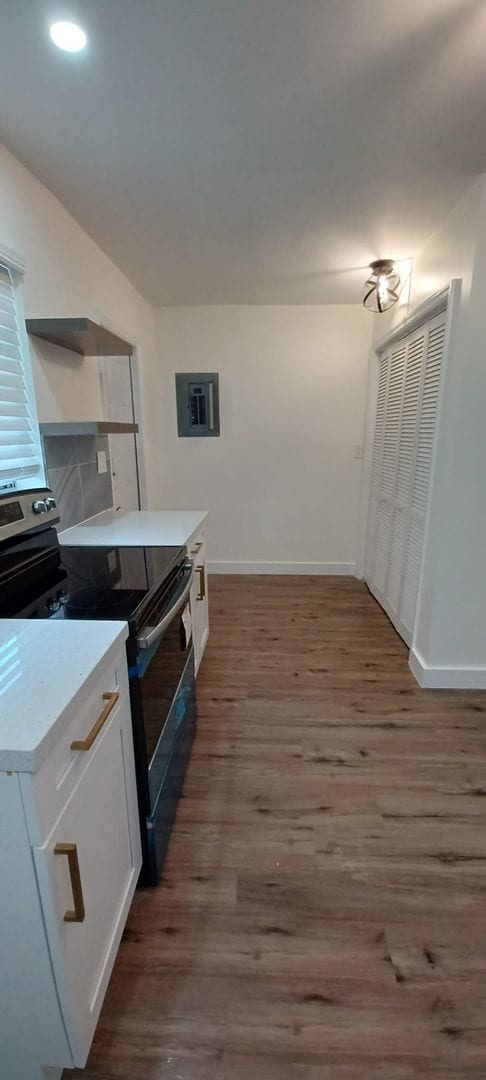 Photo - Stylish Fort Lauderdale 3/2 with Stainless Steel & Wood Floors