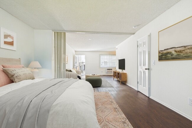 Gilmore  Apartments Van Nuys