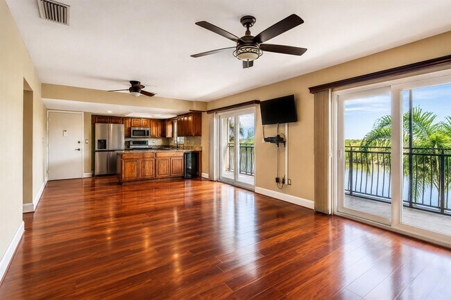 Photo - 8804 Bay Pointe Dr Unit 204