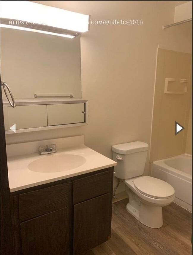 Photo - 1454 W River Rd N