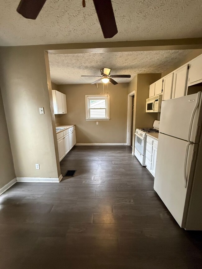 Photo - 3 bedroom 1 bath $1500