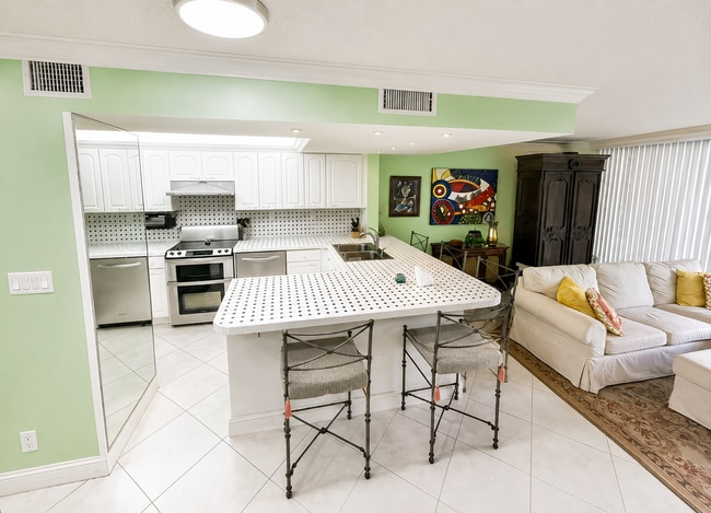 Photo - 2910 SW 87th Terrace Unidad 1708