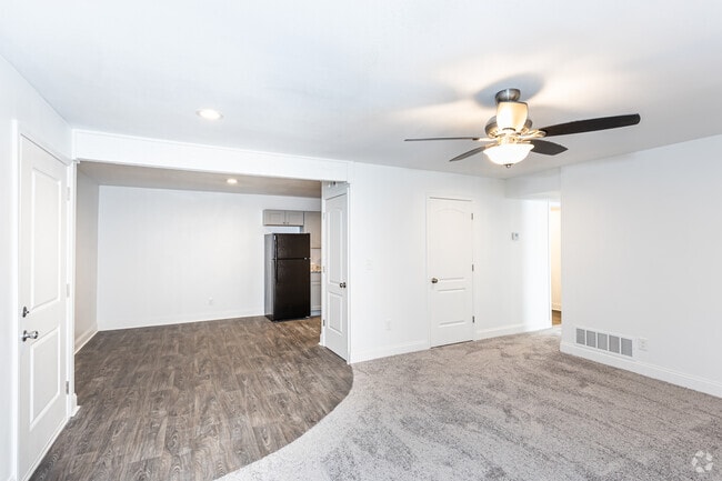 2BR, 2BA - 1050 SF - Westgate Village Apartments