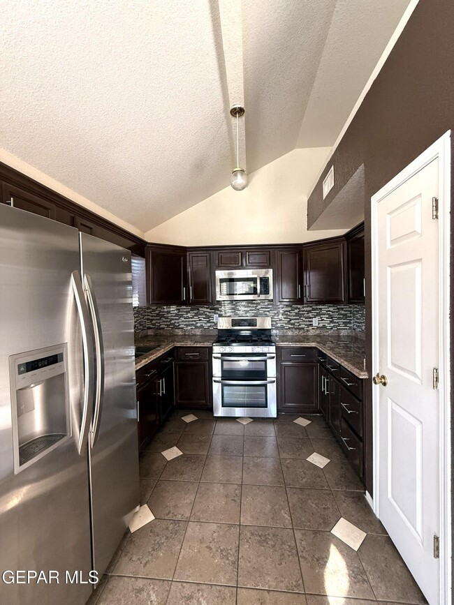 Photo - 1884 Lyman Dutton Cir