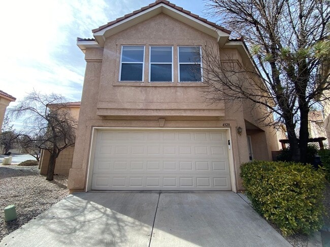 Building Photo - 3 bed 2.5 bath Rental