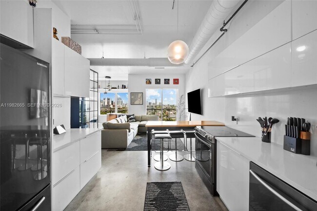 Building Photo - 10 SW South River Dr Unit 1512