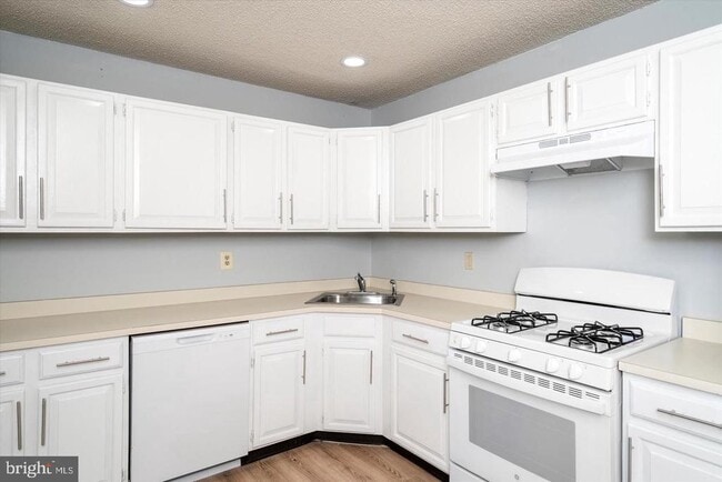 Photo - 110 Versailles Ct