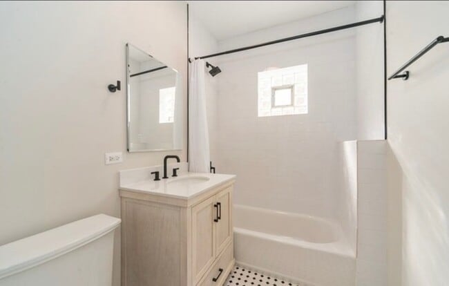 Photo - 4143 N McVicker Ave Unit 2