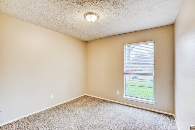 Photo - 20115 Woodhall Ln
