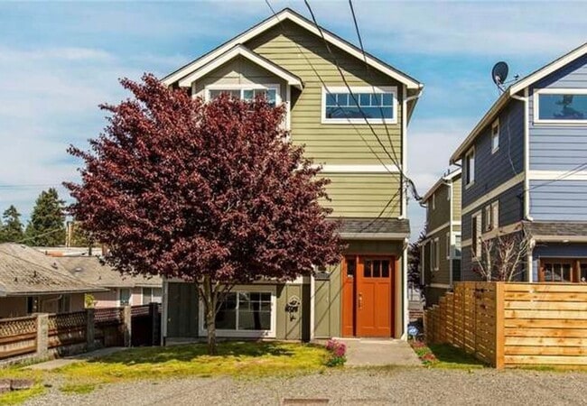 Building Photo - Incredible North Seattle Home!