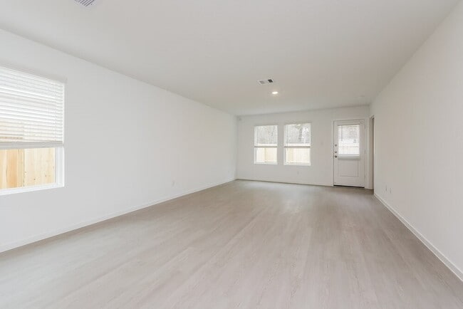 Photo - 1527 Crowson Rdg