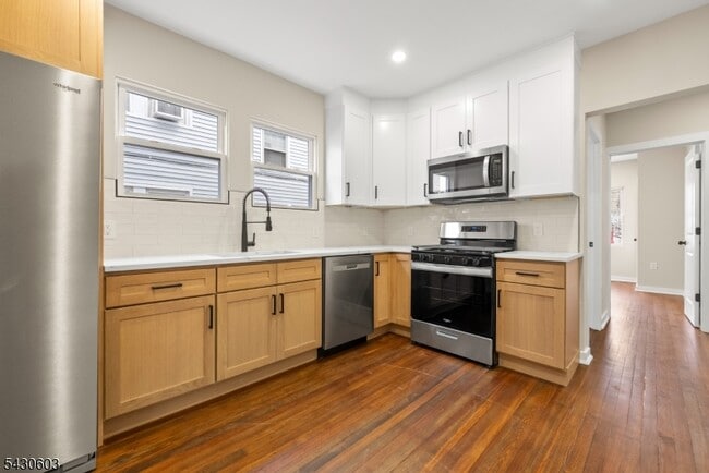 Photo - 218 Ampere Pkwy