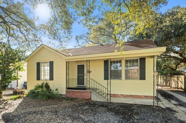 Photo - 1630 College Dr