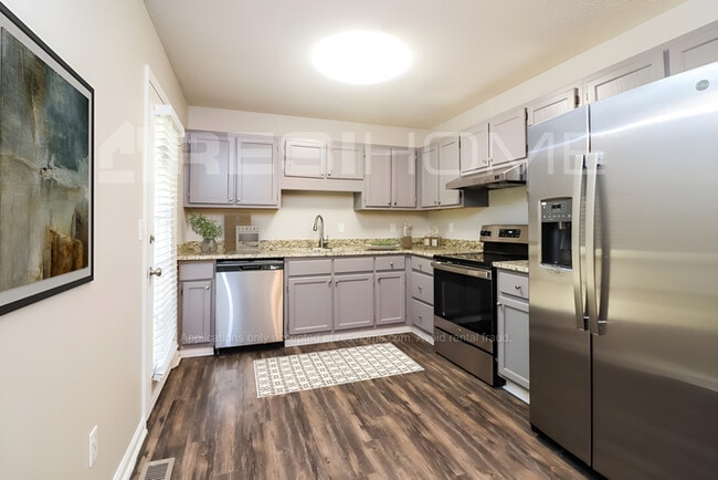 Photo - 140 Country Cottage Cir